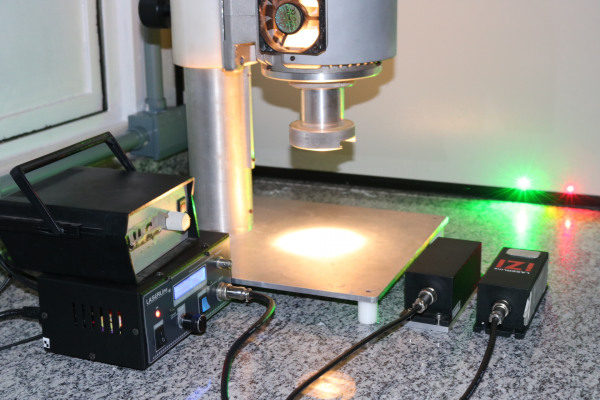 2 módulos laser 532 nm e 633 nm e fonte de luz com lâmpada alógena